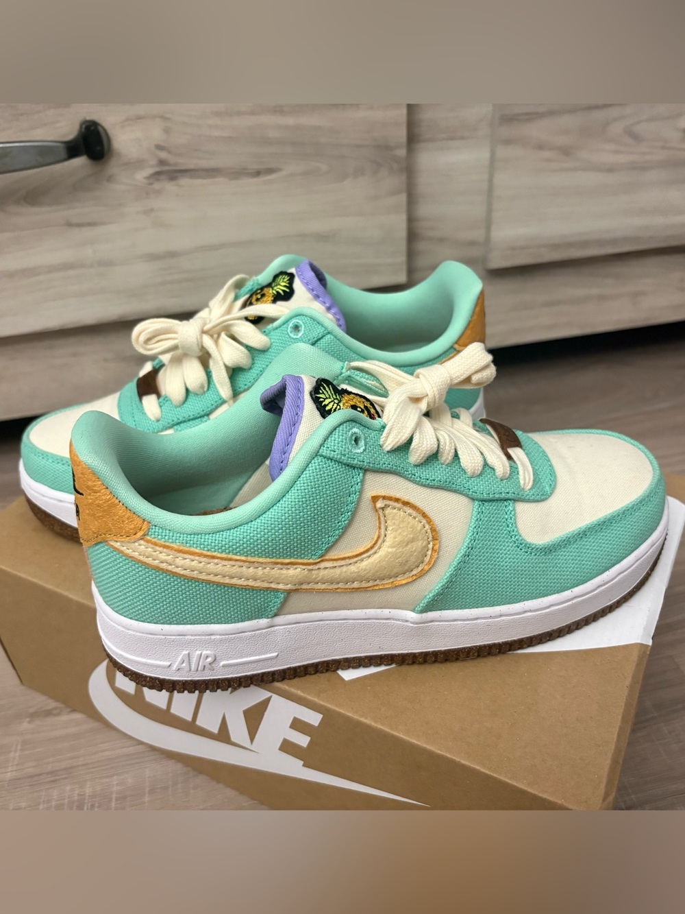 Nike Air Force 1 Low '07
Pinapple (Women's)